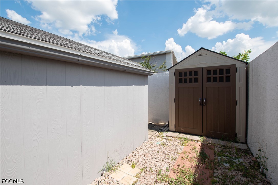 9749 Maplecrest CIR