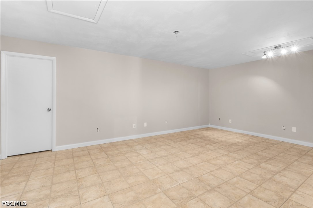 9749 Maplecrest CIR