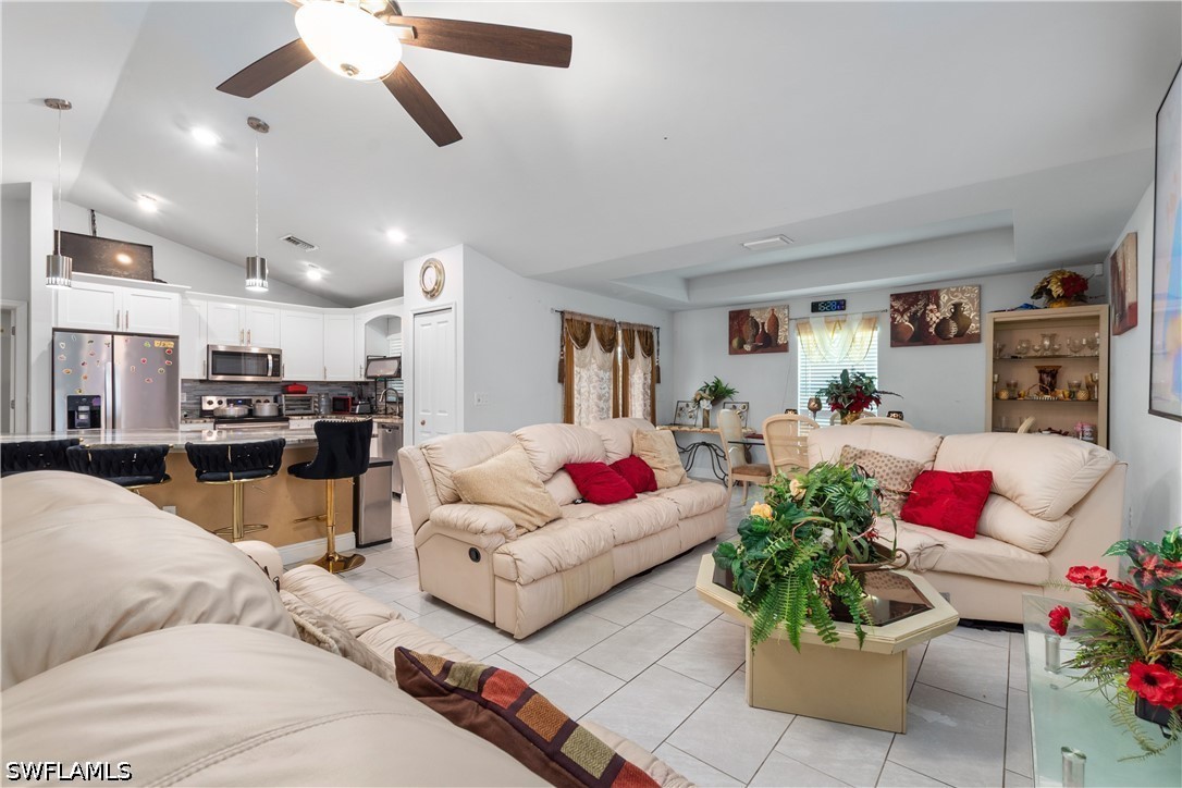 2618 Helen CIR