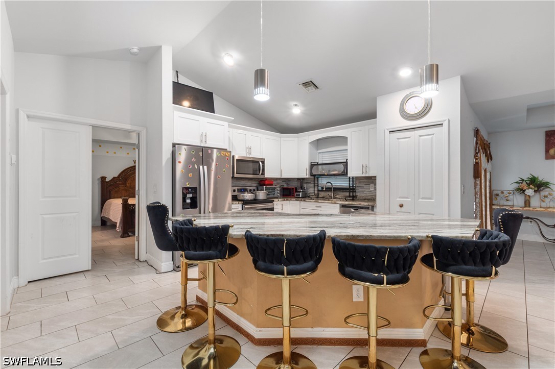2618 Helen CIR