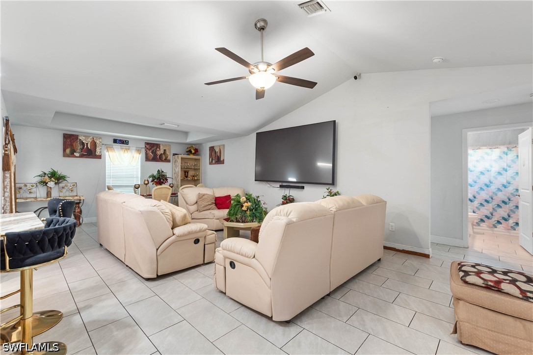 2618 Helen CIR