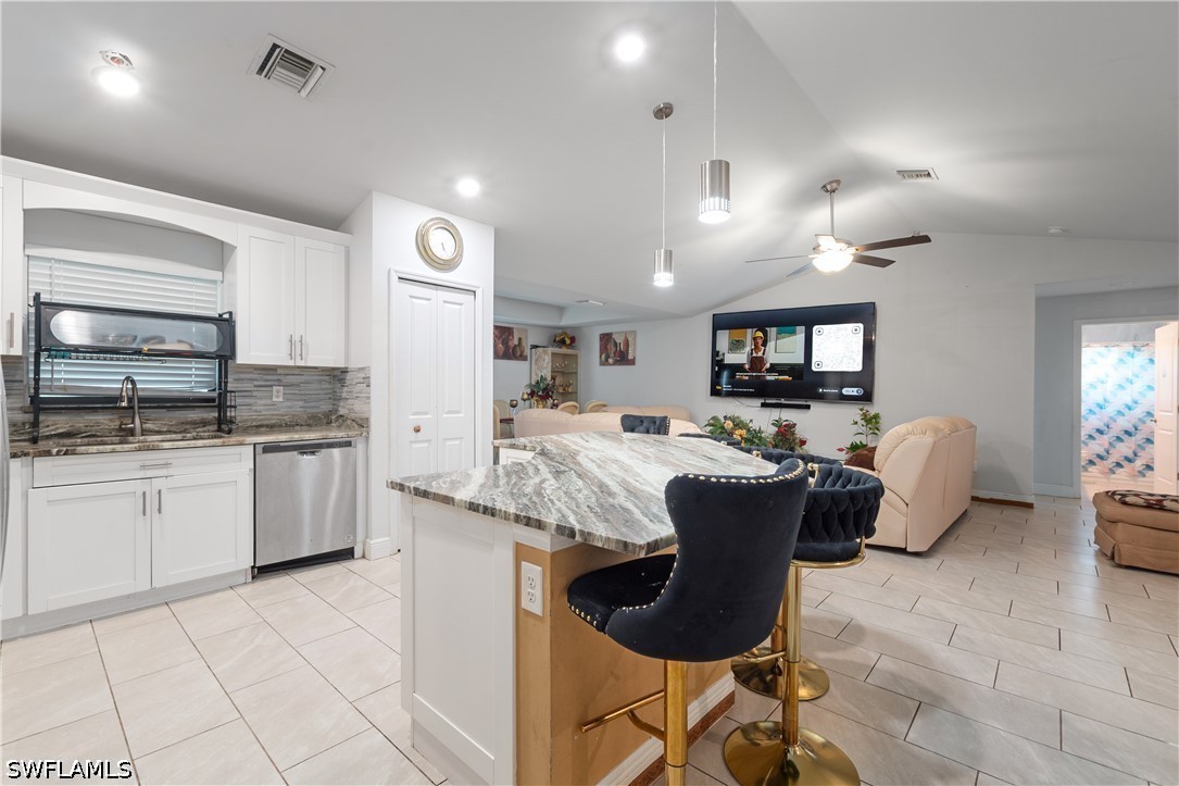 2618 Helen CIR
