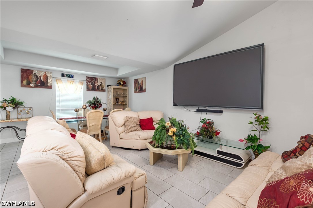 2618 Helen CIR