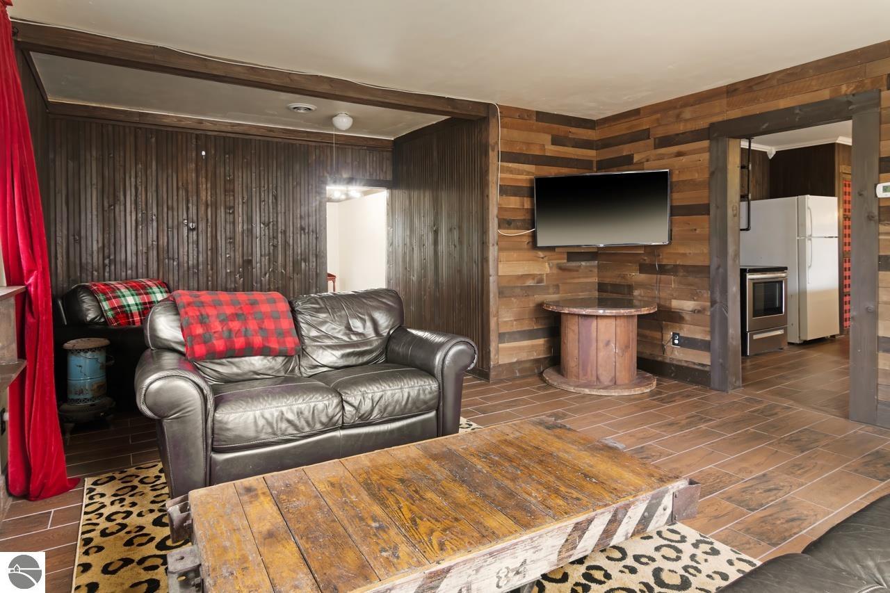 6485 Lakeshore Road