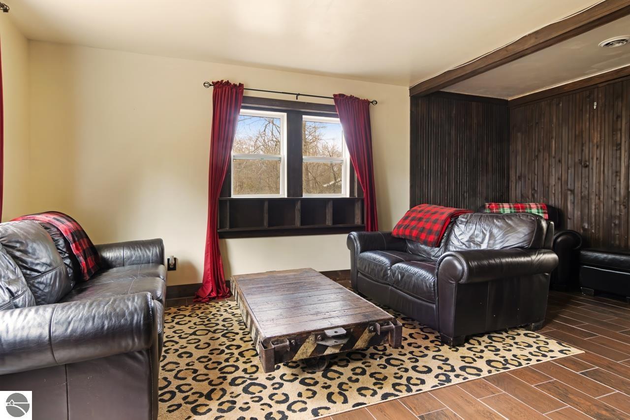 6485 Lakeshore Road