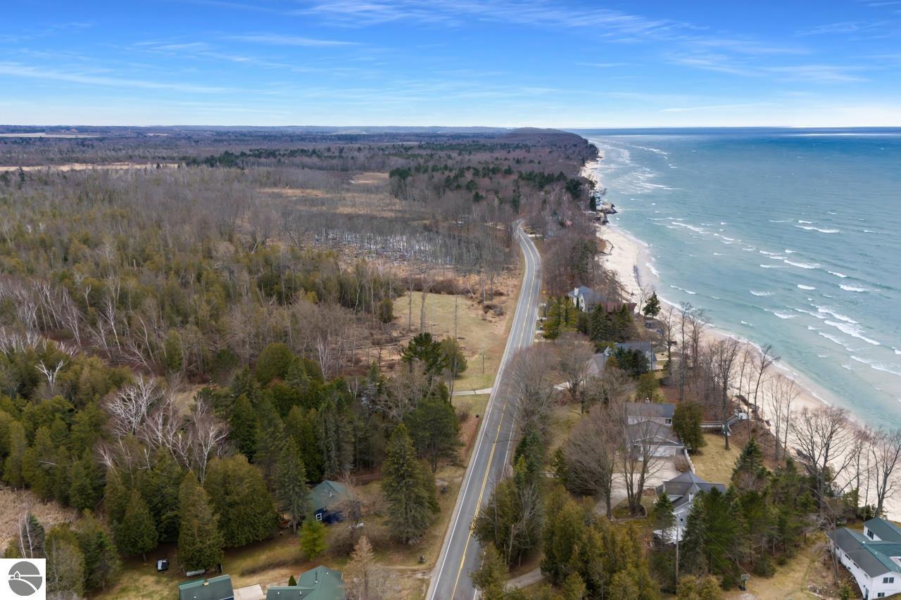 6485 Lakeshore Road