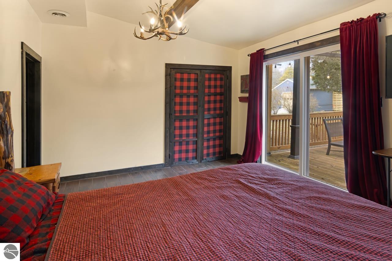 6485 Lakeshore Road