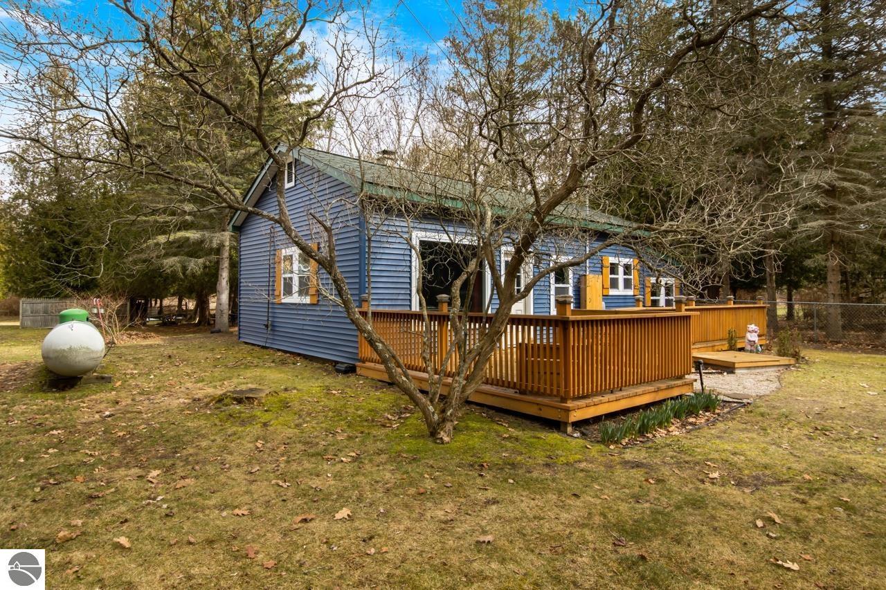 6485 Lakeshore Road