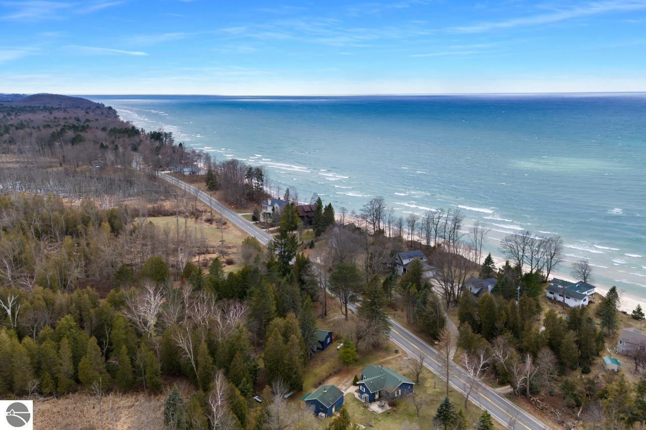 6485 Lakeshore Road