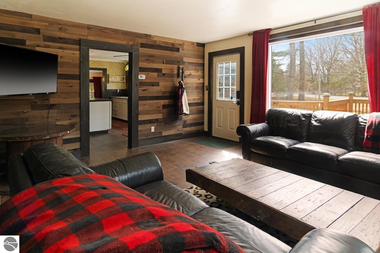 6485 Lakeshore Road