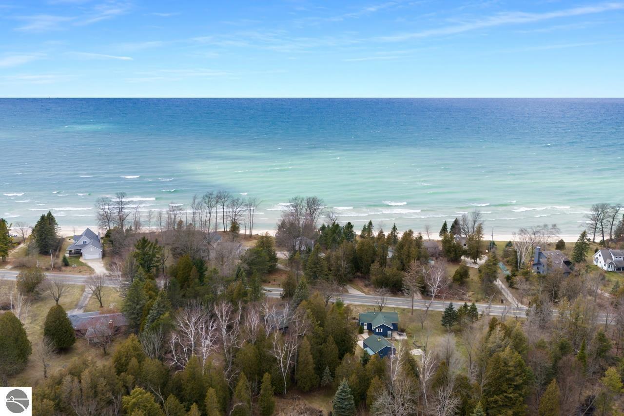 6485 Lakeshore Road