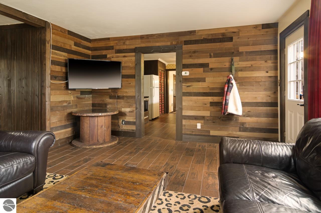 6485 Lakeshore Road