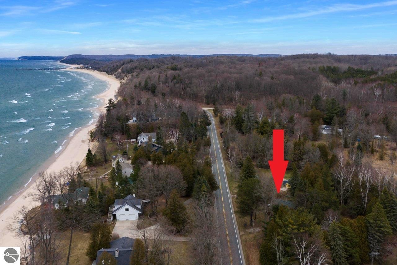 6485 Lakeshore Road