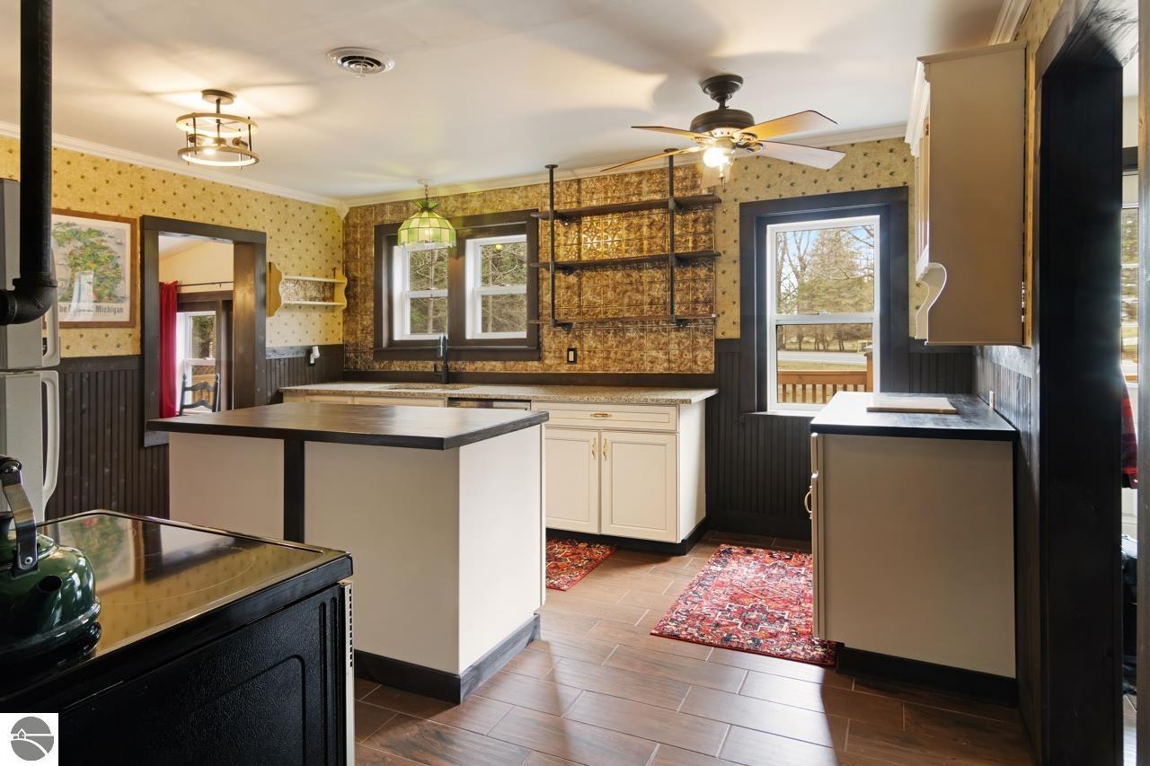6485 Lakeshore Road