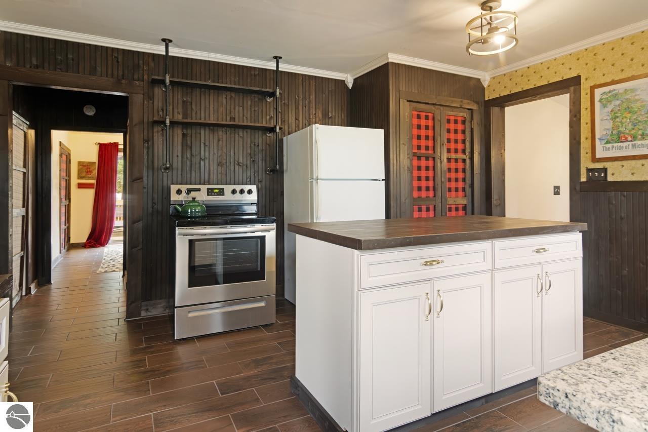 6485 Lakeshore Road