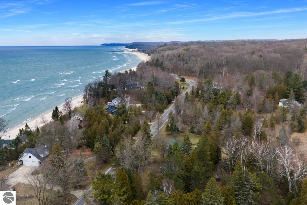 6485 Lakeshore Road