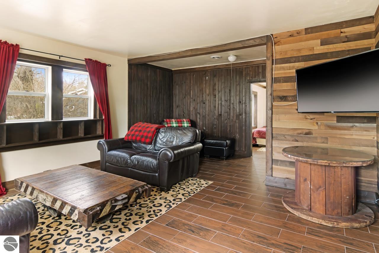 6485 Lakeshore Road