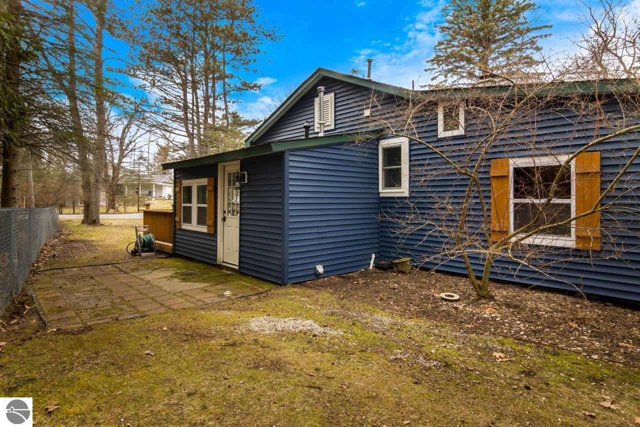 6485 Lakeshore Road