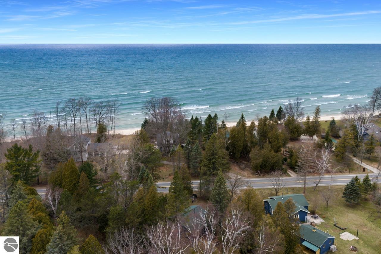 6485 Lakeshore Road