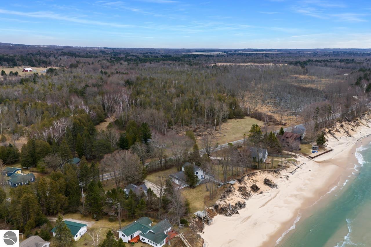 6485 Lakeshore Road