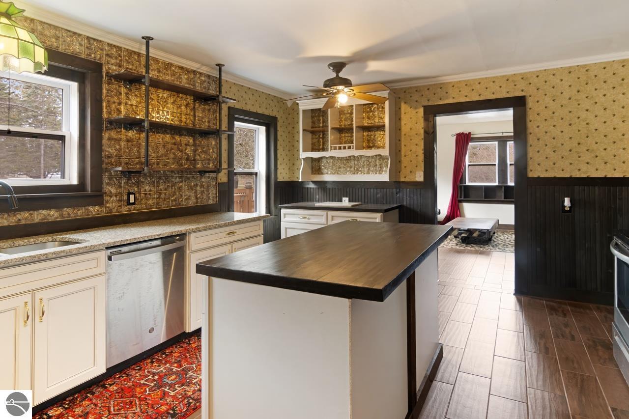 6485 Lakeshore Road