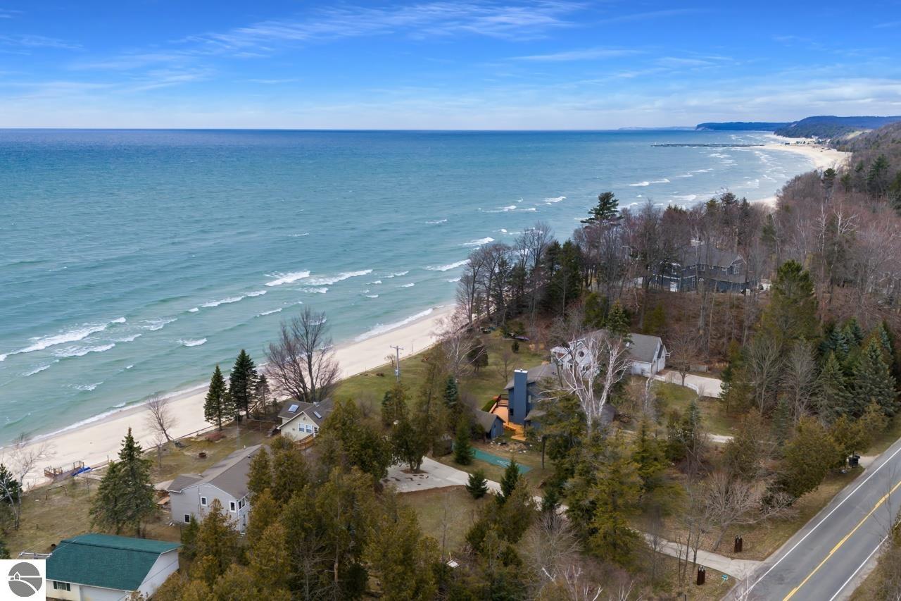 6485 Lakeshore Road