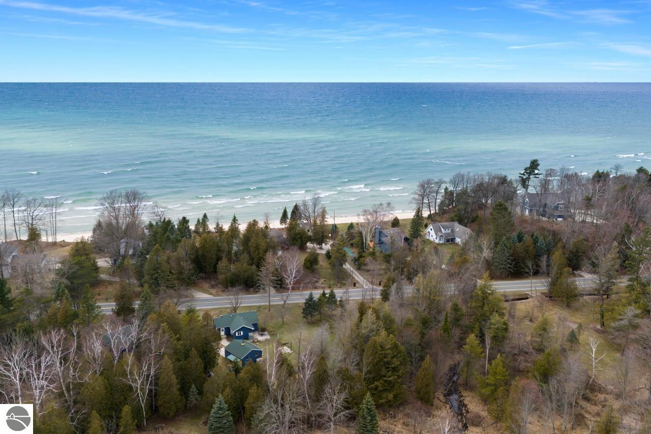 6485 Lakeshore Road