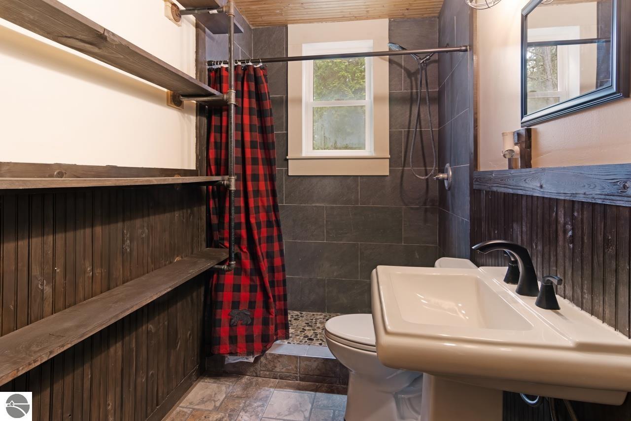 6485 Lakeshore Road