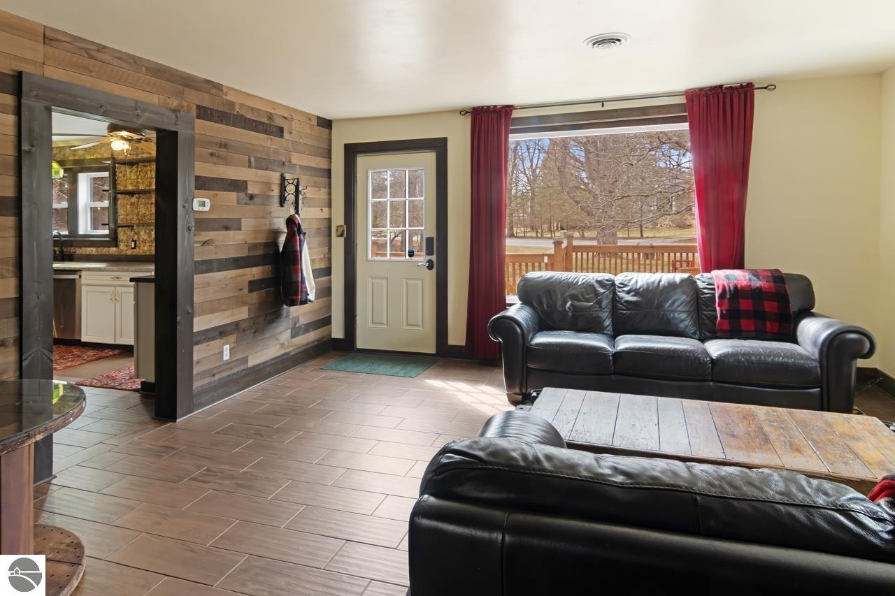 6485 Lakeshore Road