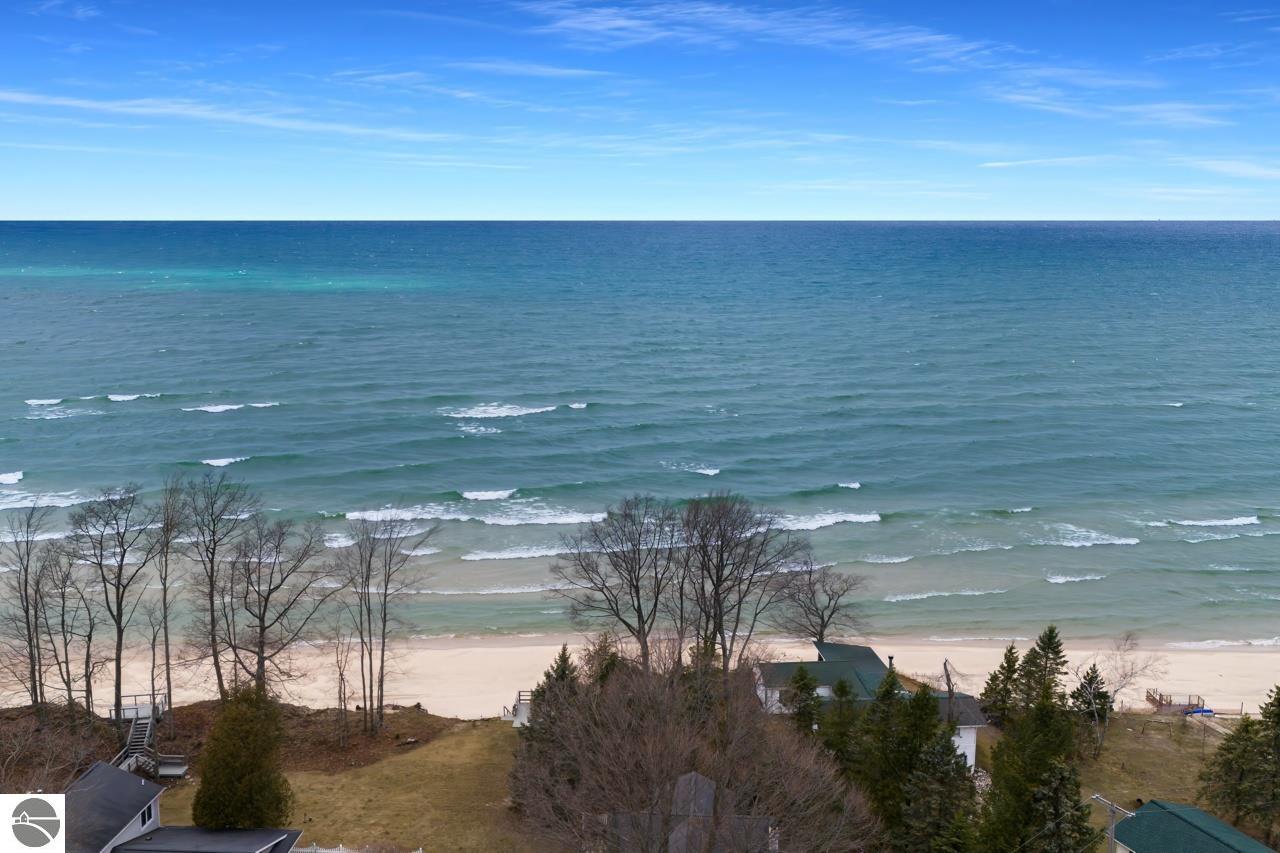 6485 Lakeshore Road