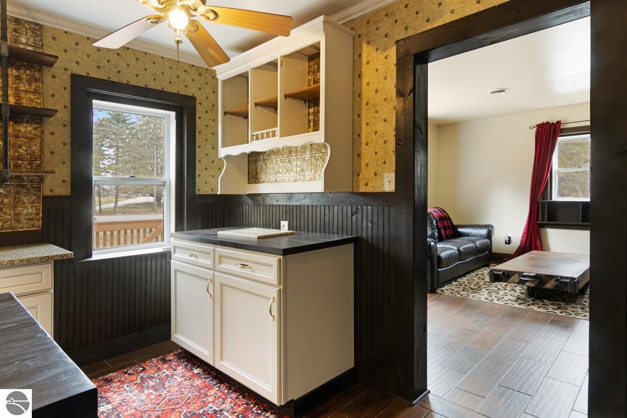 6485 Lakeshore Road