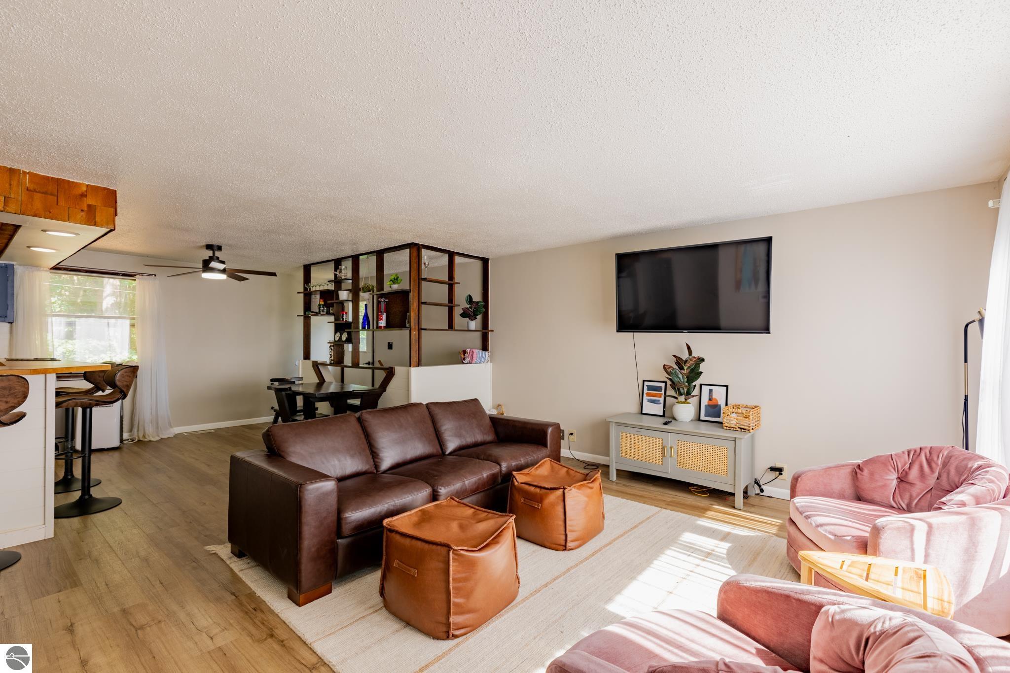1122 Pilgrim Highway