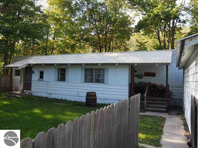 2562 Maple City Highway