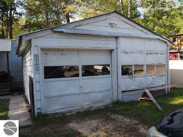 2562 Maple City Highway