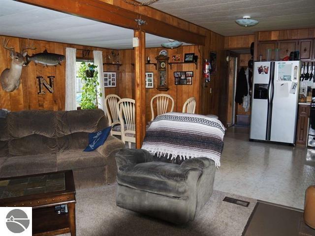 2562 Maple City Highway