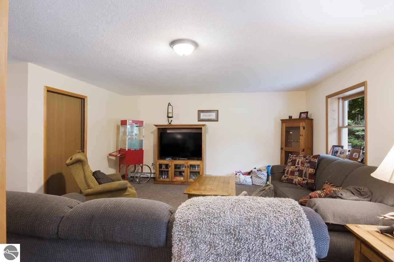 8613 Anderson Road