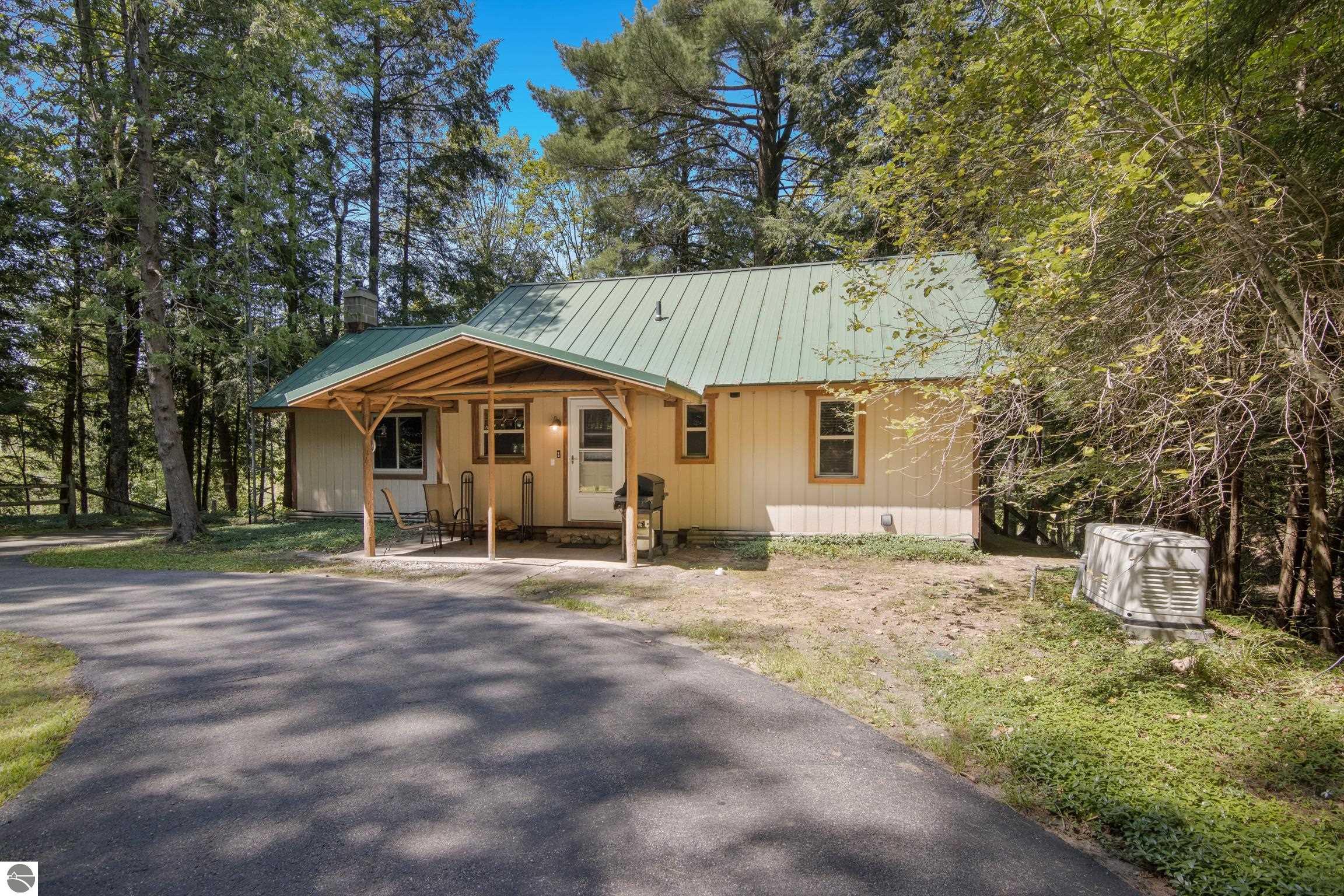 15300 Roaring Brook
