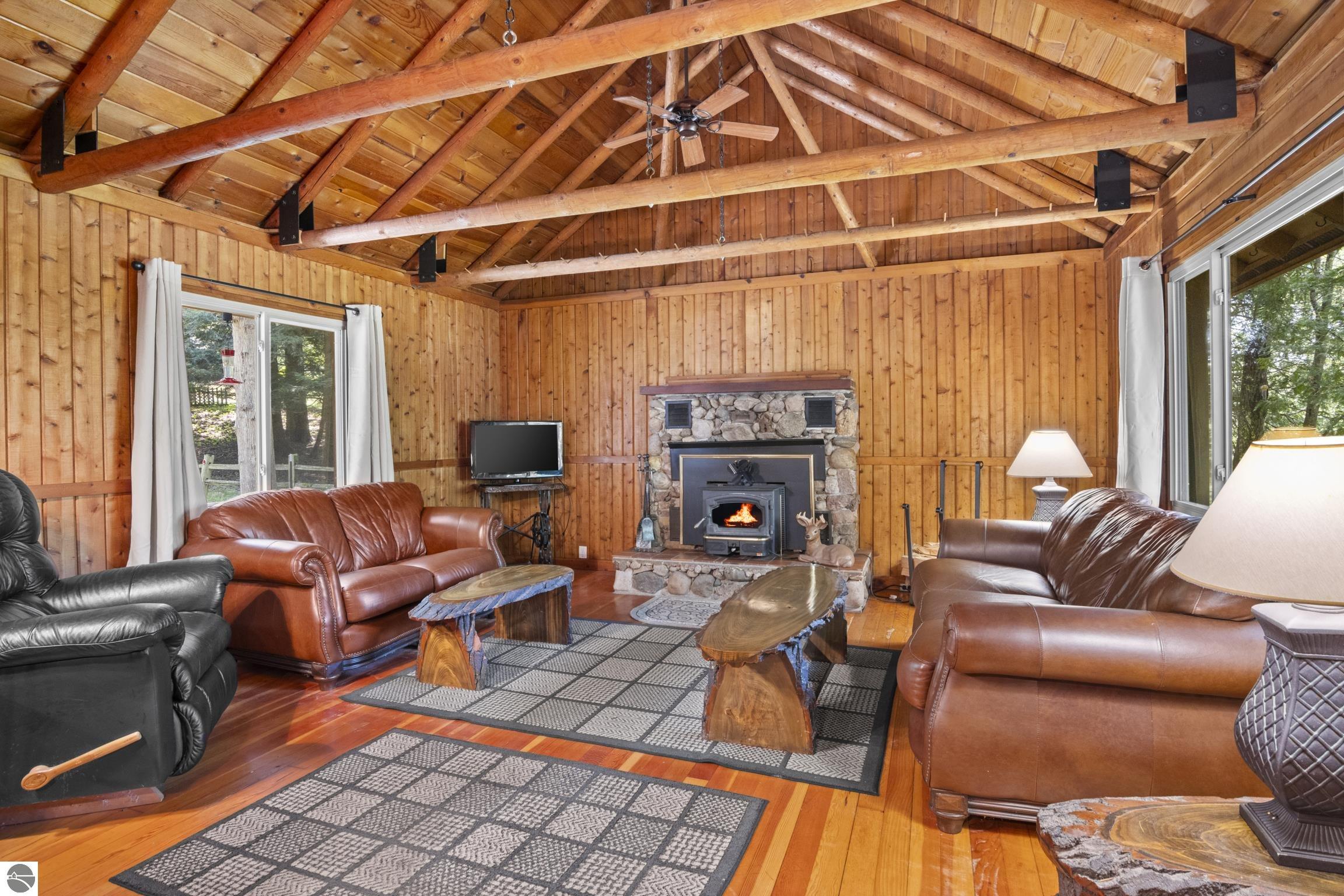 15300 Roaring Brook