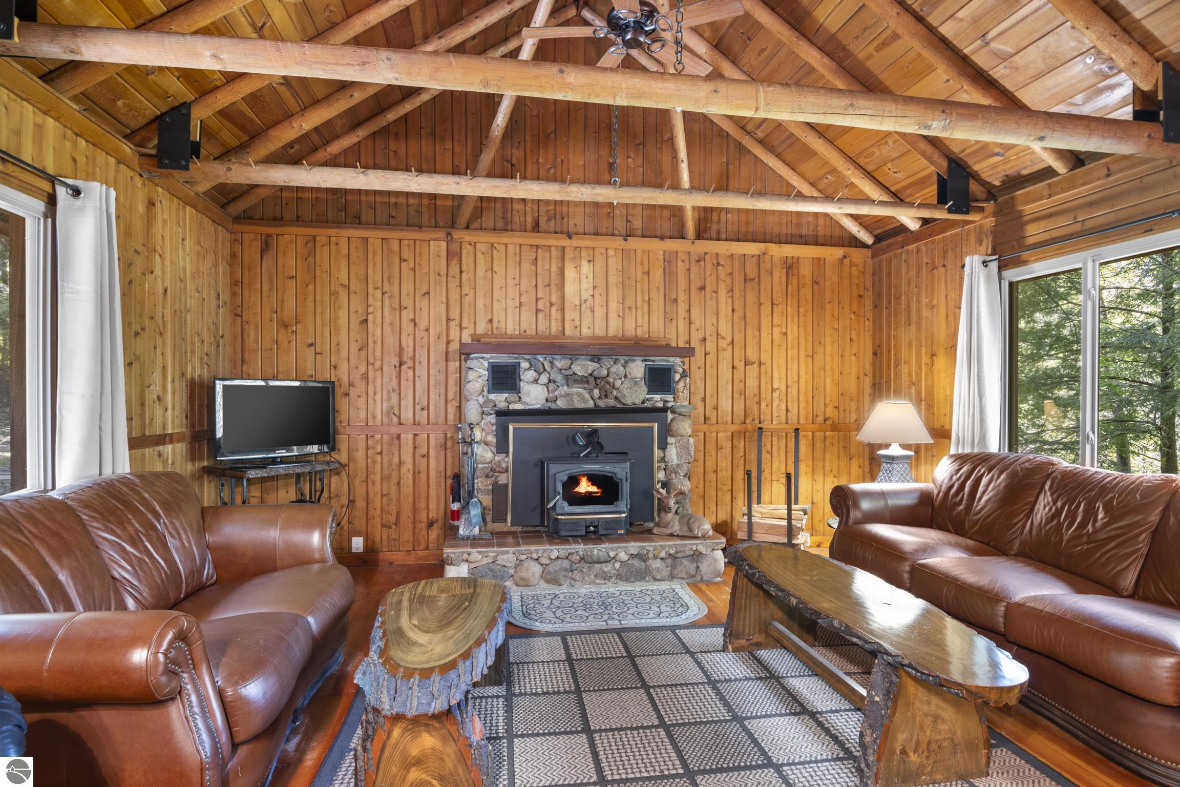 15300 Roaring Brook