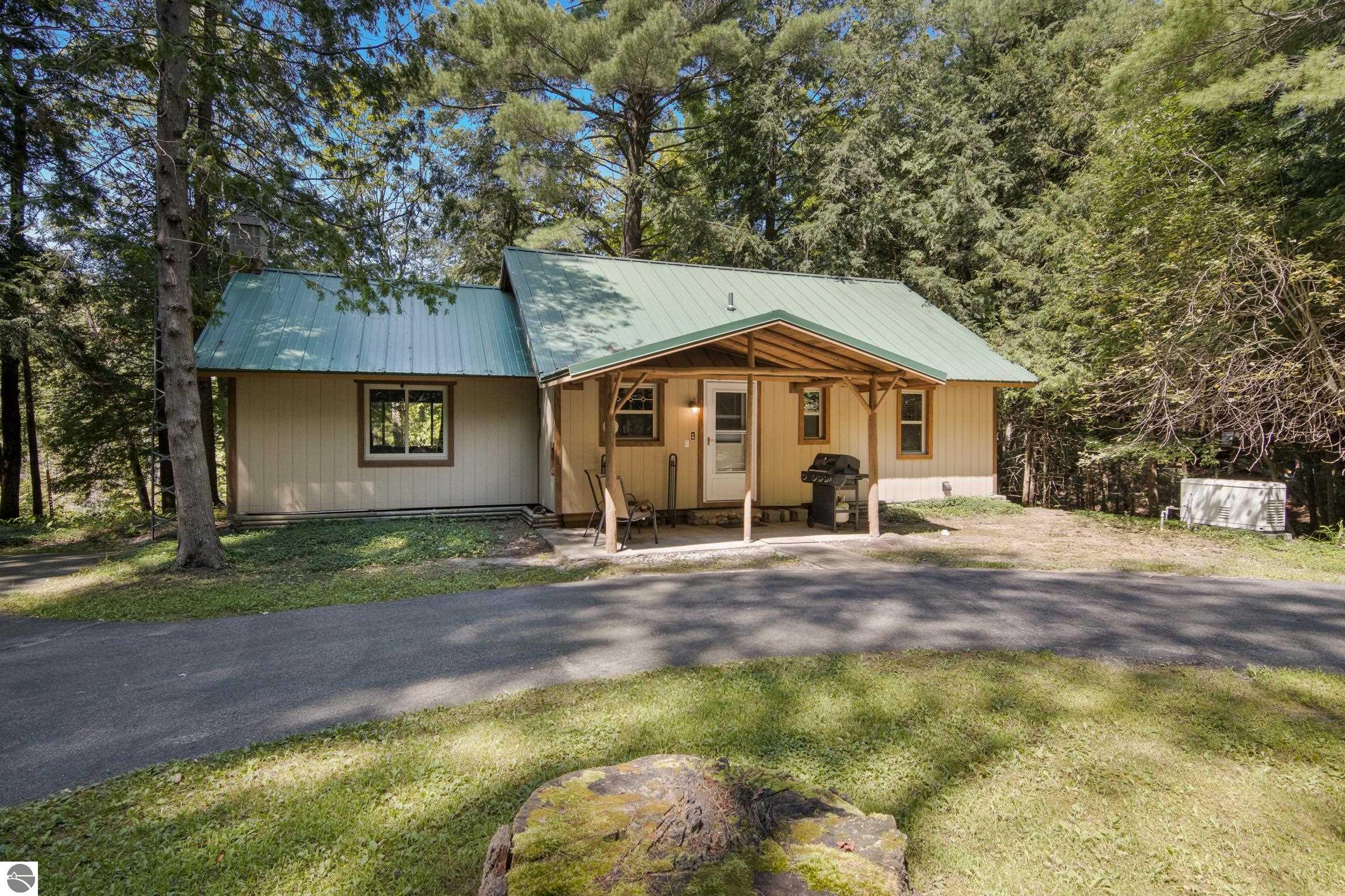 15300 Roaring Brook