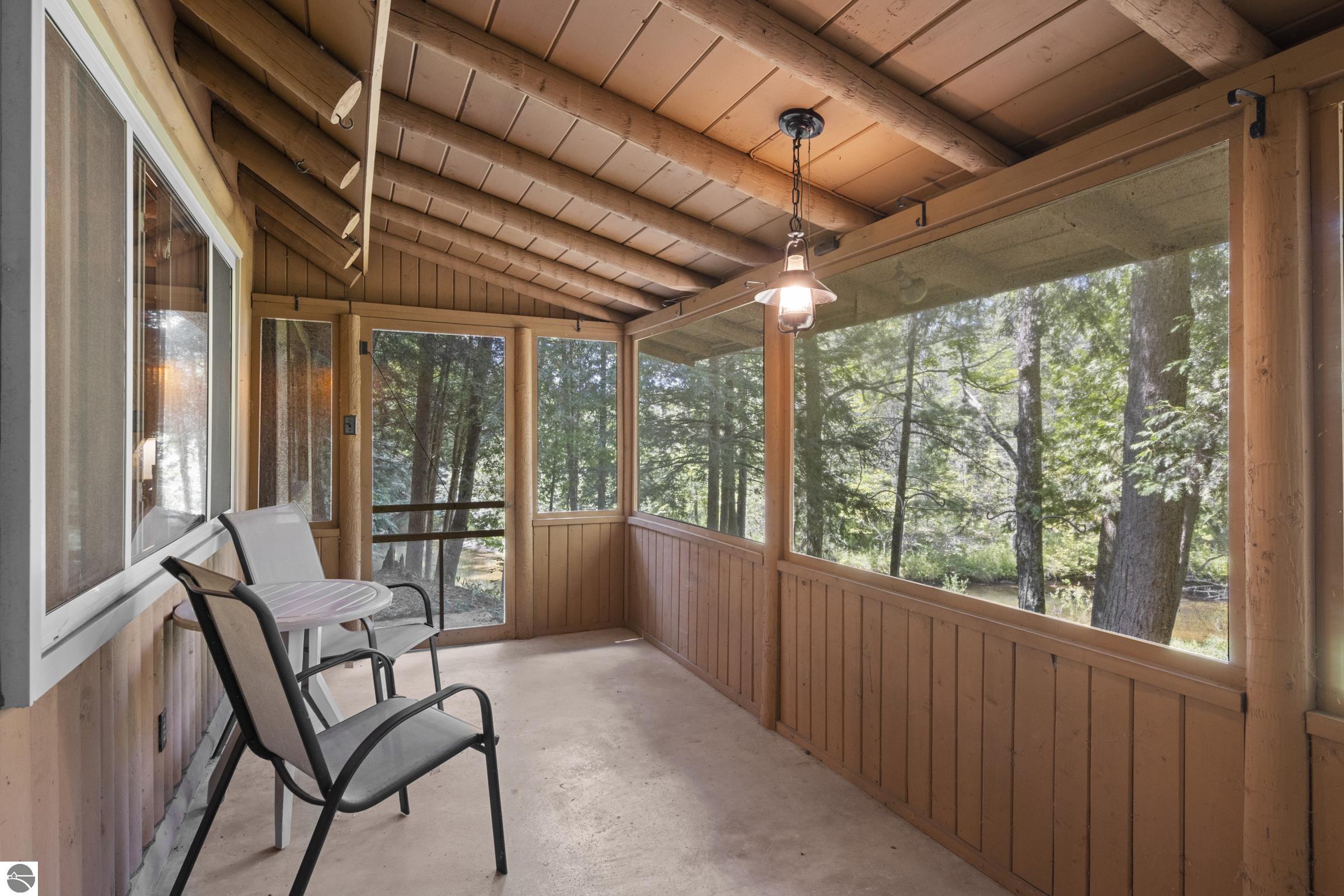 15300 Roaring Brook