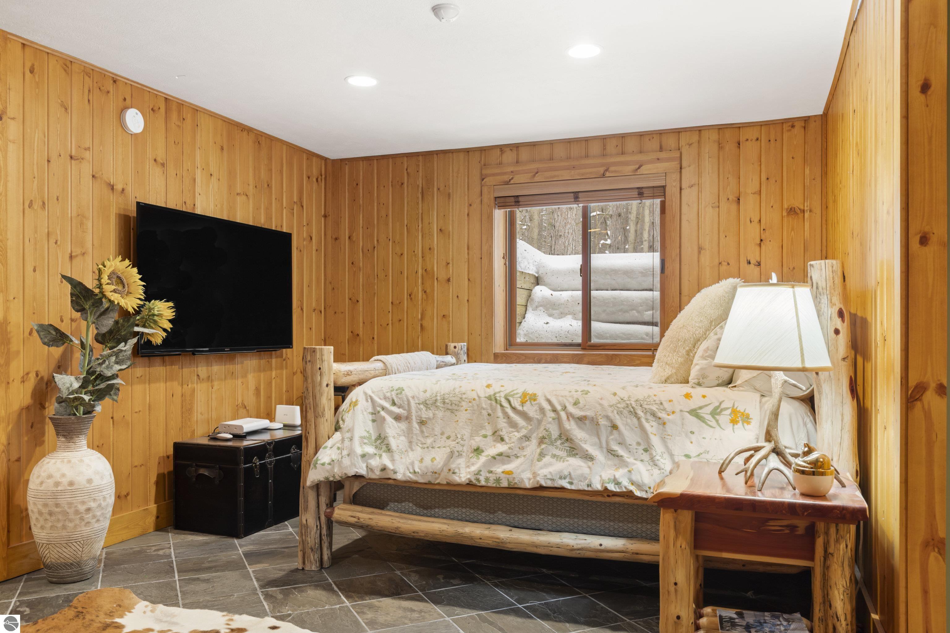 18396 Pine Ridge Way