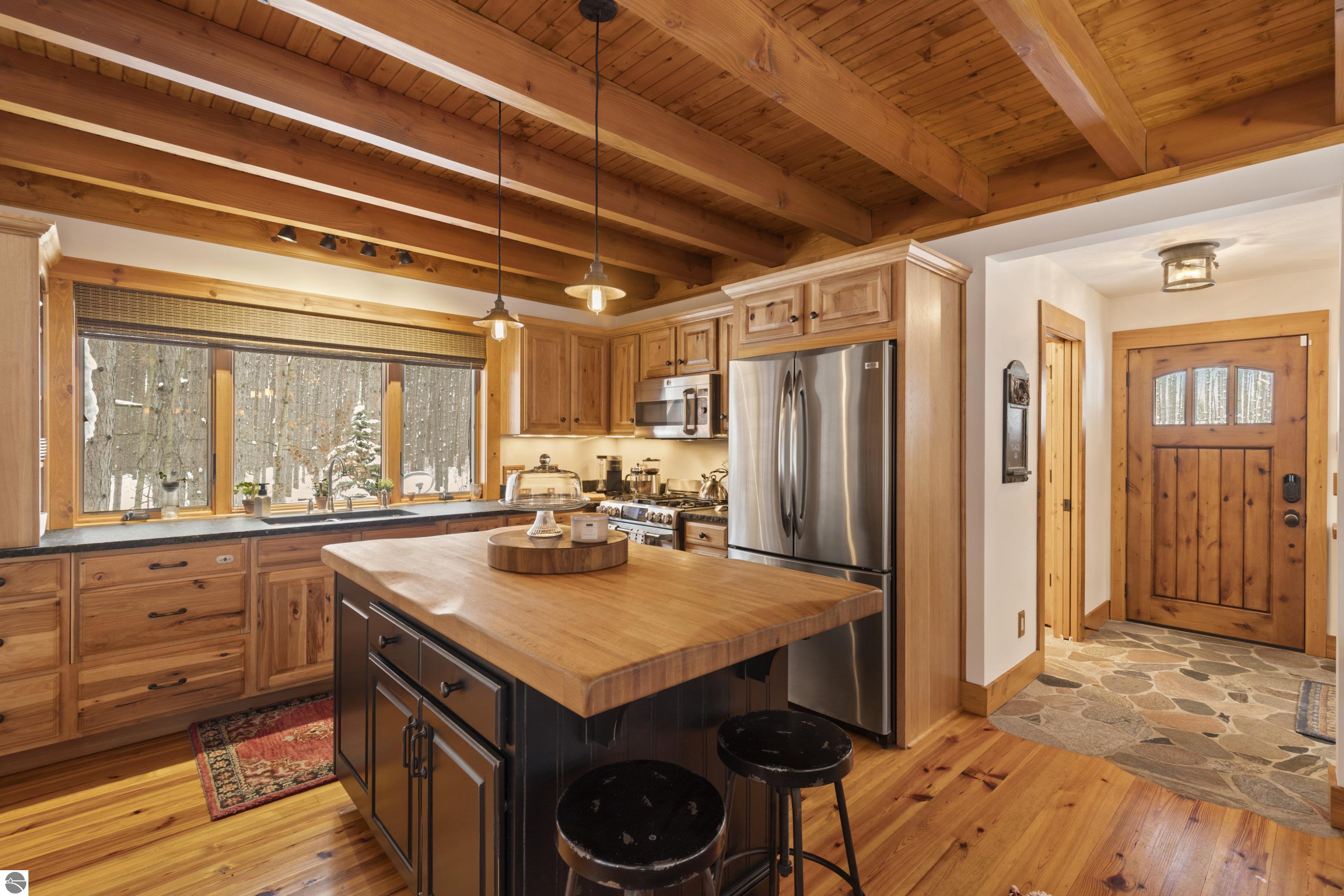 18396 Pine Ridge Way