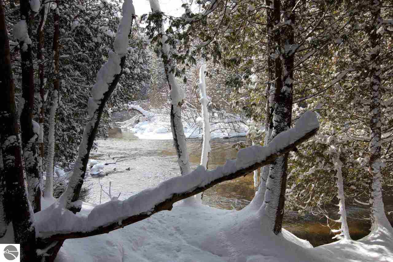 18396 Pine Ridge Way