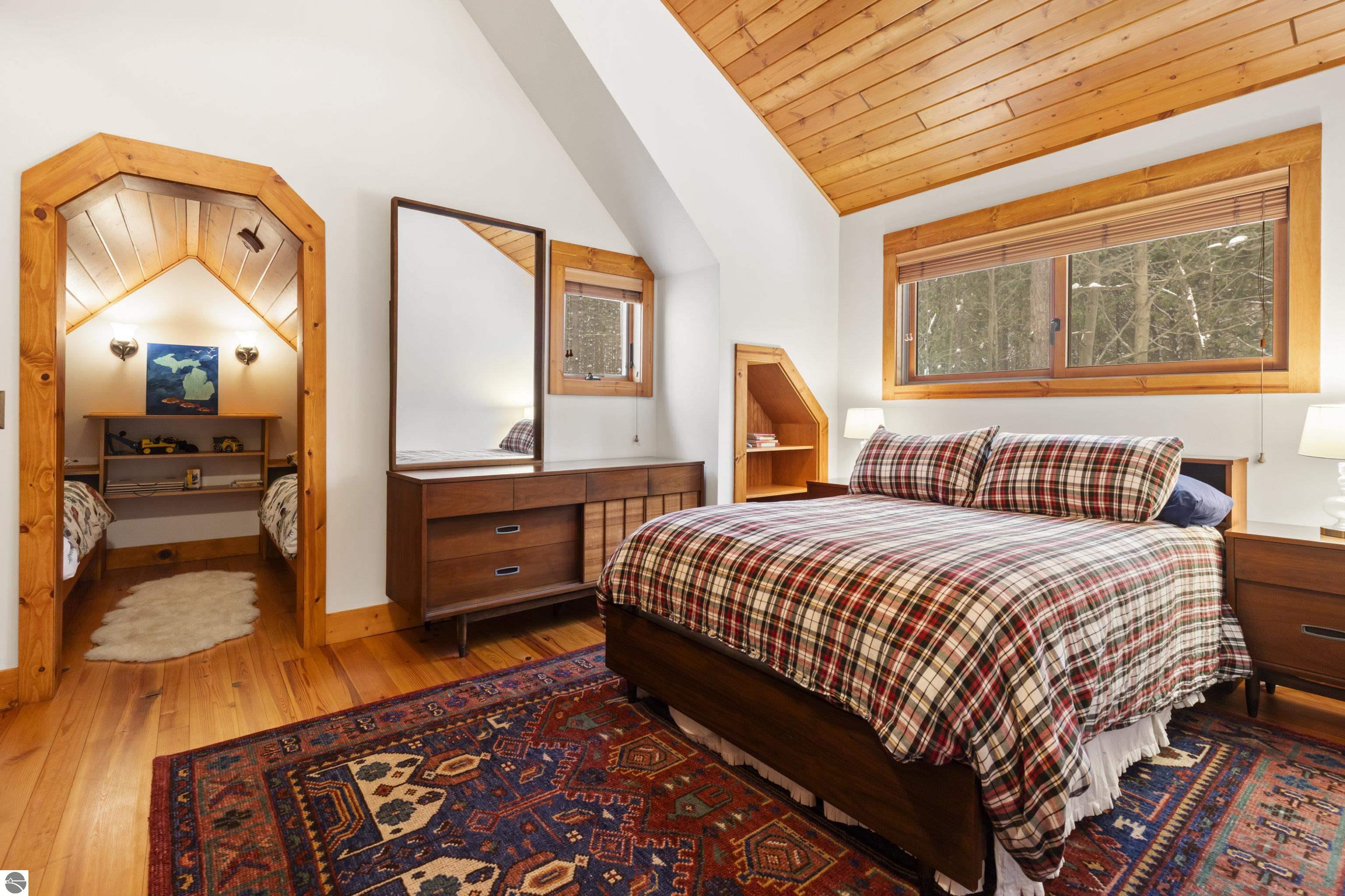 18396 Pine Ridge Way