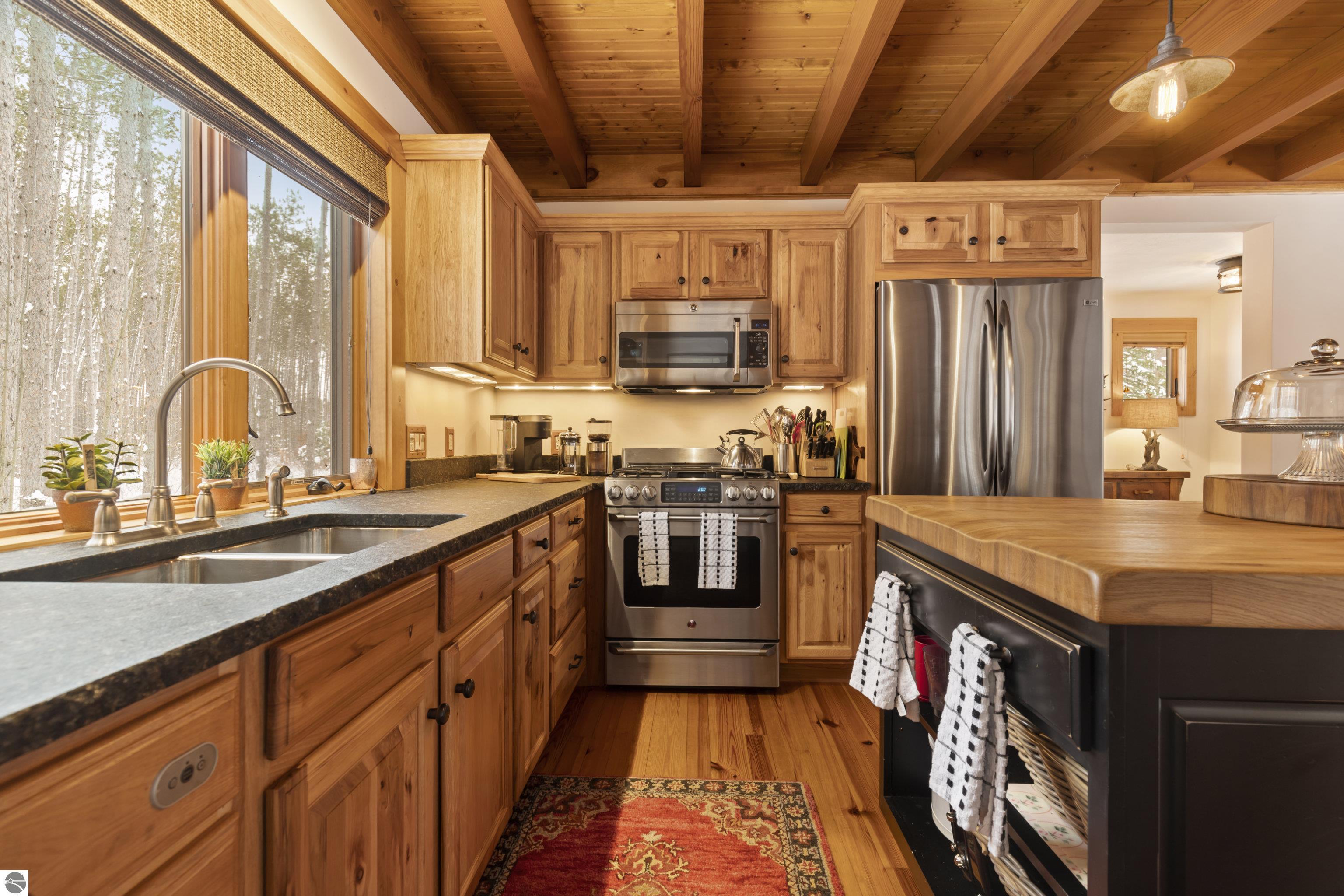 18396 Pine Ridge Way