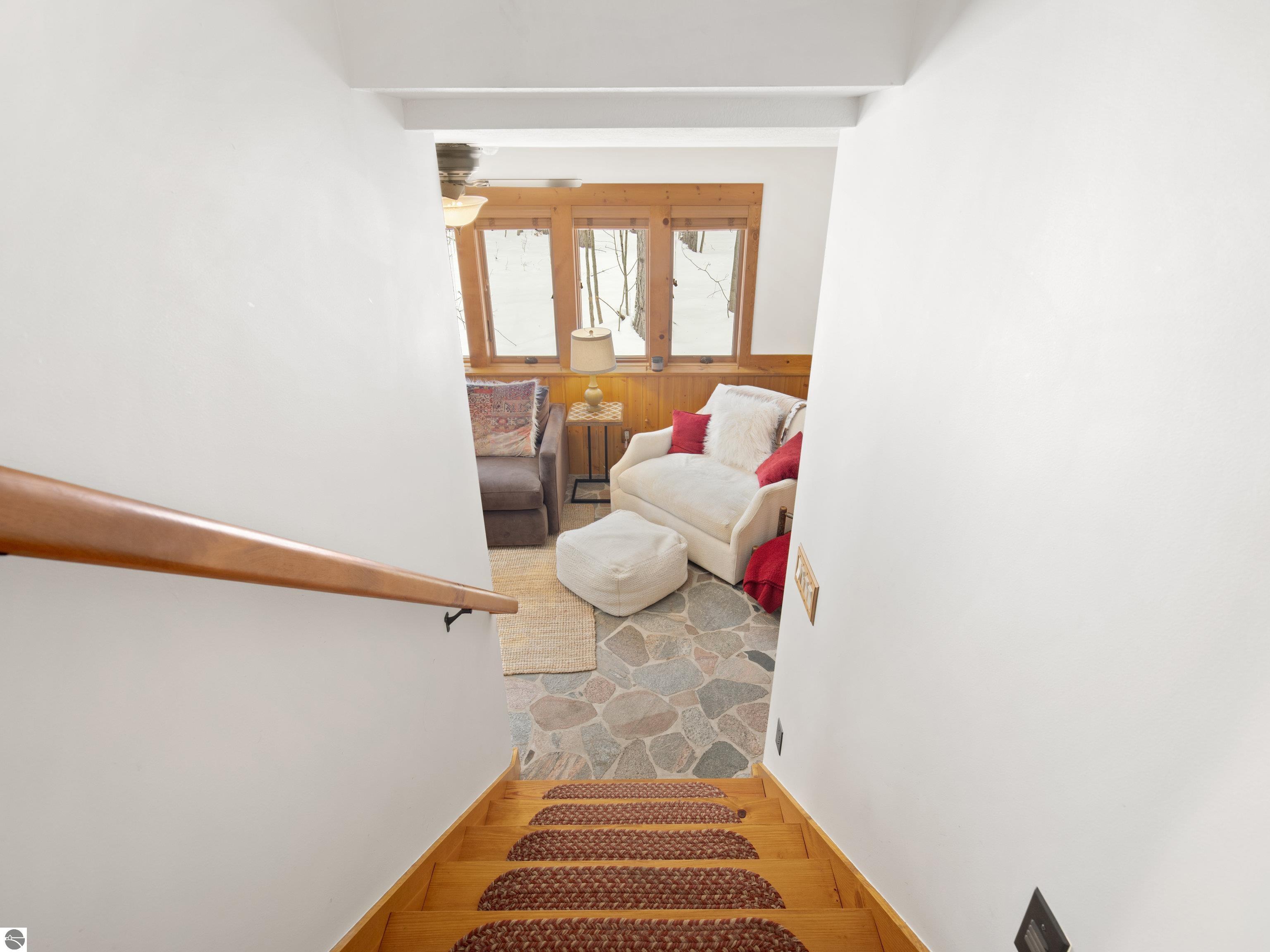 18396 Pine Ridge Way