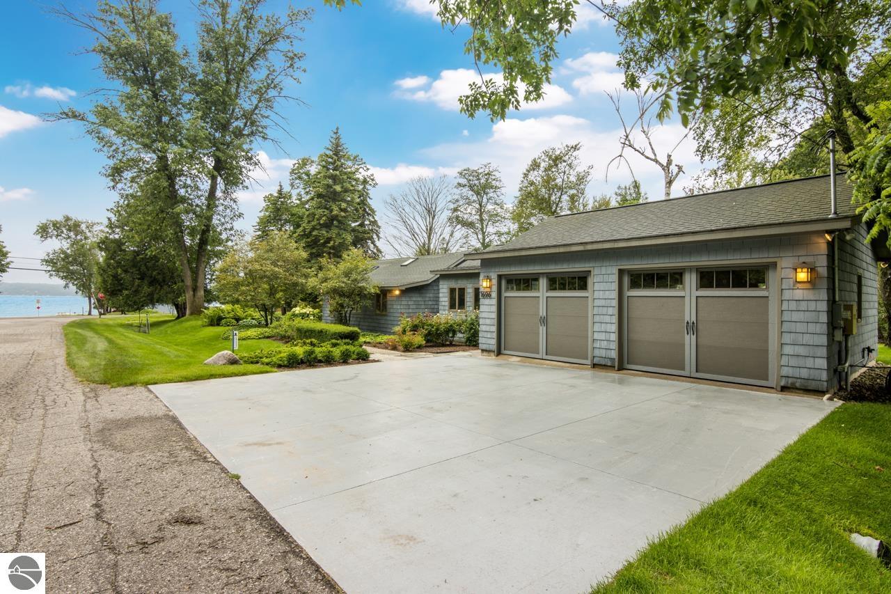 1696 Nichols Road