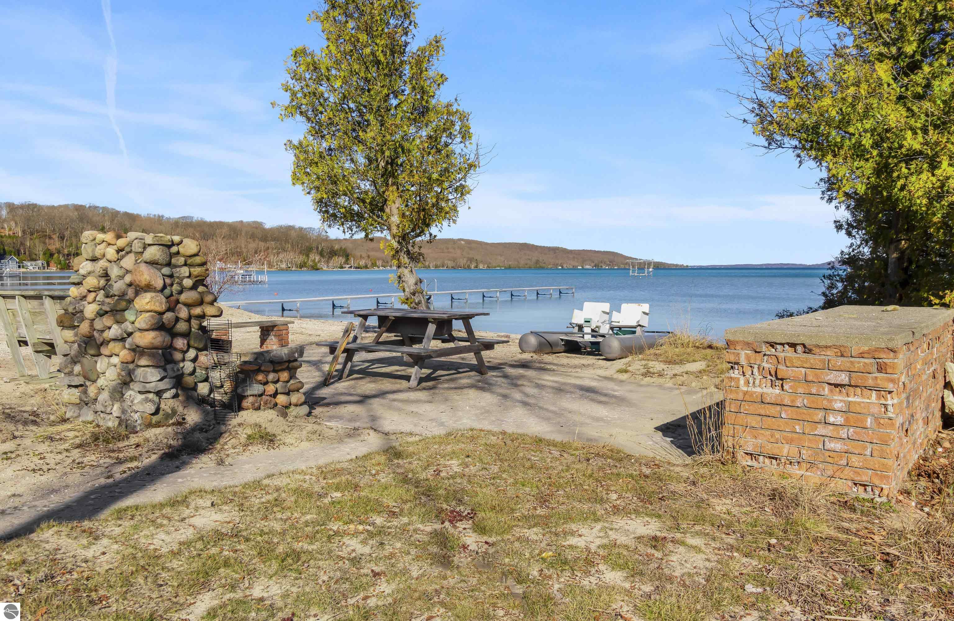 4512 Mollineaux Road