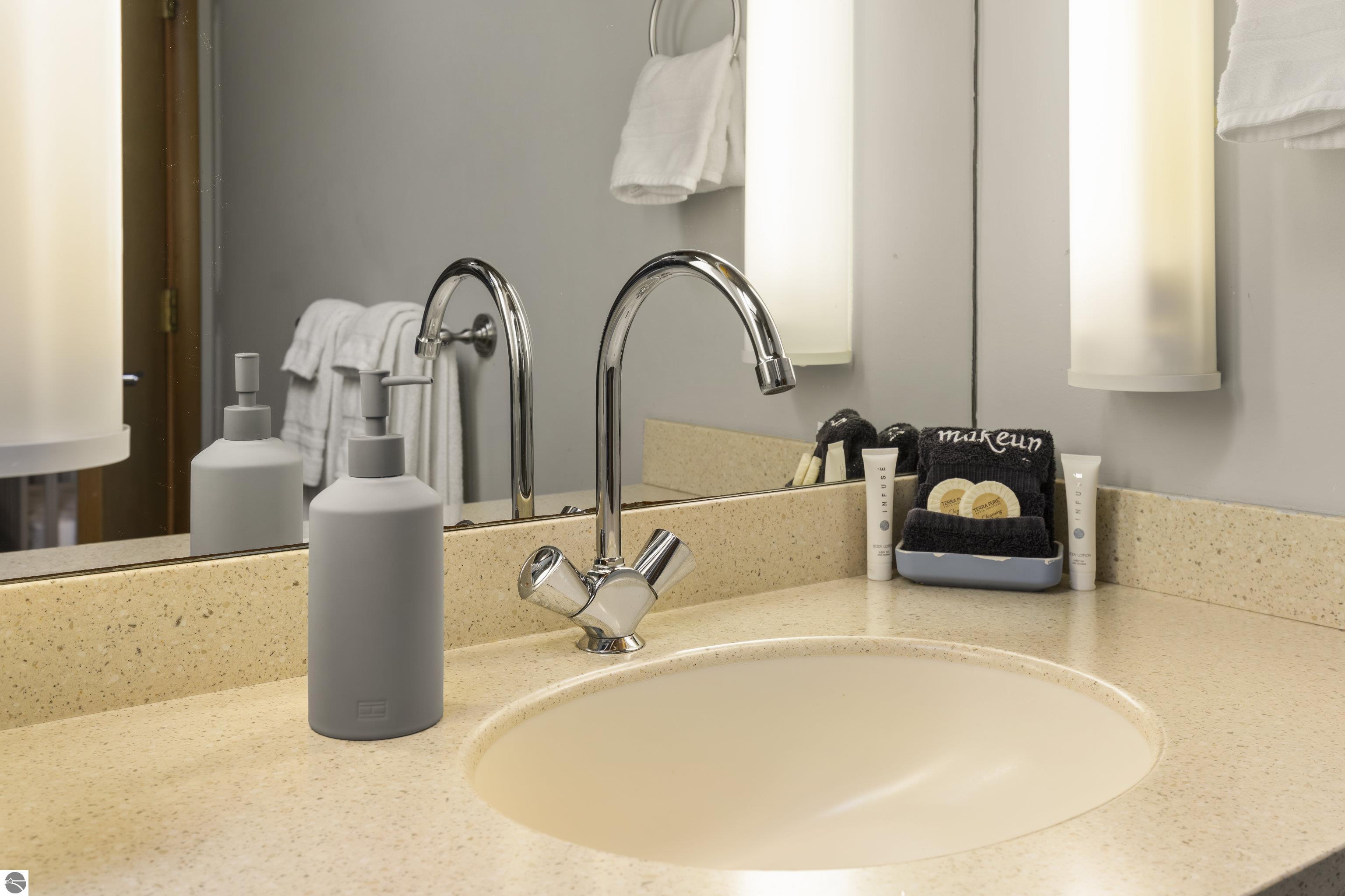 4512 Mollineaux Road